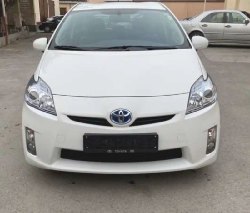 Лобовое стекло на Toyota Prius